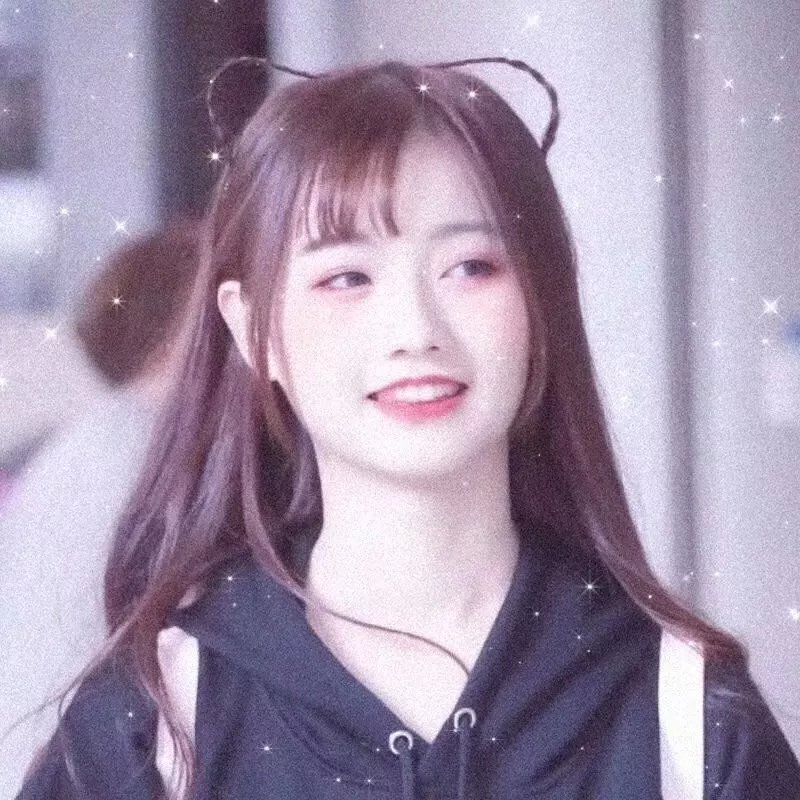 发布会现场实拍：老艺术家孙女出道颜值引争议，人设崩塌